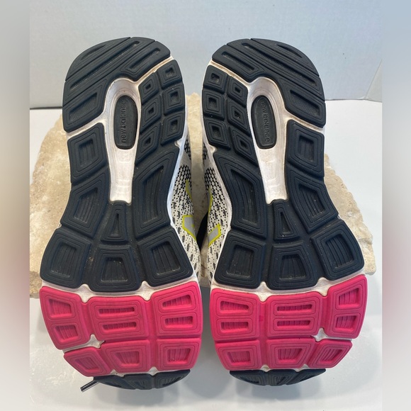 New Balance 680 V.6 Running Shoes White & Black Sz 10 - Picture 11 of 12